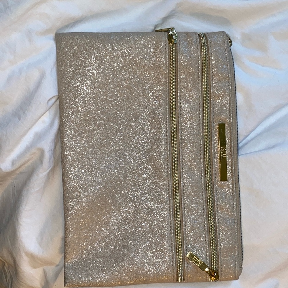 Clutch with 3 zippers